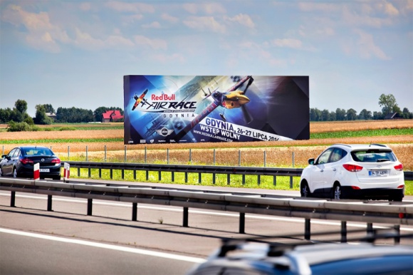 Rozmiar ma znaczenie – wielka reklama działa na polskich drogach. BIZNES, Media i PR - Reklama przy polskich trasach krajowych i autostradach może być bardzo skuteczna tylko pod warunkiem użycia wielkiego rozmiaru tablic outdoorowych...