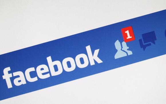Facebook: efektywność kampanii reklamowych BIZNES, Media i PR - Coraz więcej klientów jako miejsce zakupu produktów wybiera internet, co doprowadza do zwiększonej i kreatywniejszej walki pomiędzy firmami o to, aby to właśnie ich produkt został wybrany.