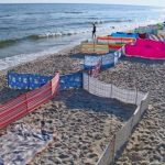 Leżing, plażing, smażing i… parawaning