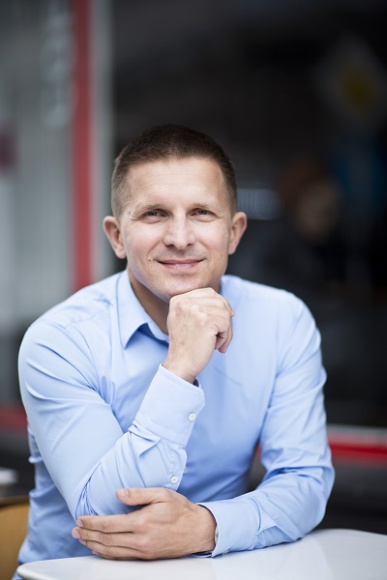 Telewizja Polska na YouTube BIZNES, Media i PR - Niedawno nowy prezes Telewizji Polskiej, Jacek Kurski zapowiedział zniknięcie materiałów telewizji publicznej z YouTube. Ma to być krok w kierunku budowy i wzmacniania własnej platformy VOD, która zdaniem prezesa, ma konkurować między innymi z Netflixem.