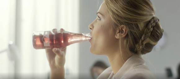 Phyto2GO – nowość od Amway podbija Europę BIZNES, Media i PR - Nutrilite, marka Amway, rozpoczęła szeroko zakrojoną promocję nowego produktu – Phyto2GO, napoju wspomagającego układ odpornościowy.