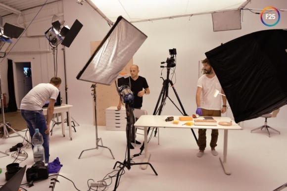 „Sendit. Nadaje się najlepiej.” – nowa kampania platformy wysyłkowej Sendit BIZNES, Media i PR - Wystartowała kampania reklamowa firmy Sendit, największej internetowej platformy usług kurierskich na rynku polskim. Działania reklamowe mają zasięg ogólnopolski i obejmują zarówno telewizję, jak i Internet.