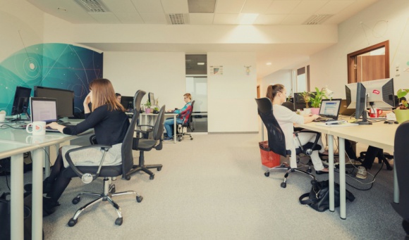 Czego wciąż nie rozumiemy w Inbound Marketing? BIZNES, Media i PR - Inbound Marketing to nowy standard działań marketingowych dla każdej współczesnej marki. Zrozum, w jaki sposób Inbound może wspierać sprzedaż firmy, poznając zasady jego działania - od użytkowników poszukujących produktów w wyszukiwarkach aż po ich zakupy na stronie.