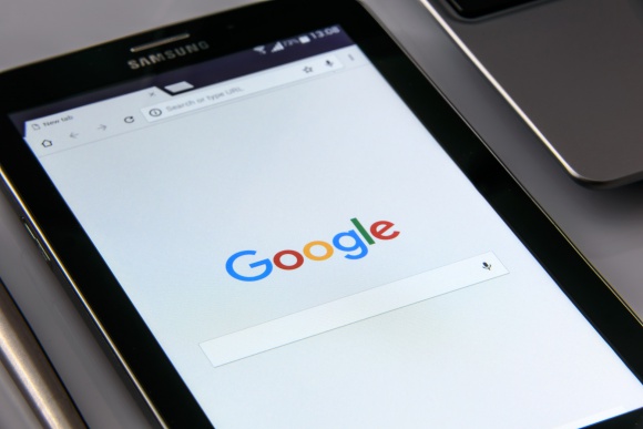 Program Google Partners a wybór agencji SEM – co warto wiedzieć? BIZNES, Media i PR - Certyfikat Google Partners poświadcza, że agencja ma kompetencje w prowadzeniu kampanii AdWords. Jednak podmiotów posiadających ten certyfikat jest coraz więcej. Rodzi się więc pytanie – jak właściwie odczytywać ich kompetencje oraz dokonać wyboru odpowiedniej agencji SEM?