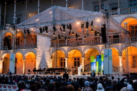 Berm generalnym wykonawcą 41. Sesji Komitetu Światowego Dziedzictwa UNESCO BIZNES, Media i PR - Agencja Berm Creative Production Group odpowiadała za przygotowanie i kompleksową realizację 41. Sesji Komitetu Światowego Dziedzictwa UNESCO, która odbyła się w dniach 2-12 lipca w krakowskim Centrum Kongresowym ICE.
