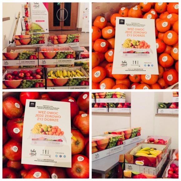 Owoce dla pracowników Muzeum Narodowego w Krakowie – kolejna odsłona akcji „Weź BIZNES, Media i PR - 14 listopada 2017, po raz kolejny odbyła się akcja edukacyjna „Weź owoc. Jedz zdrowo. Żyj dobrze.”. Tym razem została zorganizowana w Krakowie dla pracowników Muzeum Narodowego.