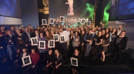 Nagrody Kreatura 2017 wręczone! BIZNES, Media i PR - 23 listopada 2017 roku odbyła się uroczysta gala wręczenia nagród w Konkursie Niezależnej Kreacji Kreatura 2017. Jury przyznało 17 nagród głównych i 38 wyróżnień dla najlepszych projektów reklamowych w Polsce.