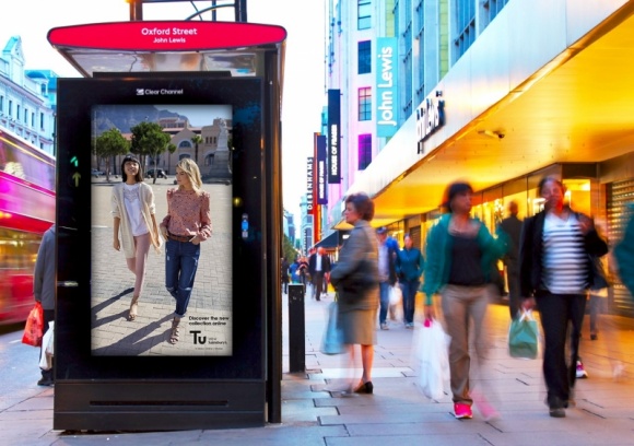 Wiosenne kampanie DOOH BIZNES, Media i PR - Każdej wiosny znane marki obmyślają nową strategię marketingową i zaczynają pracę nad kampaniami i reklamami, które mają na celu obudzić konsumentów z zimowej monotonii i zachęcić ich do działania. Najlepszym sposobem na dotarcie do klienta jest kampania DOOH.