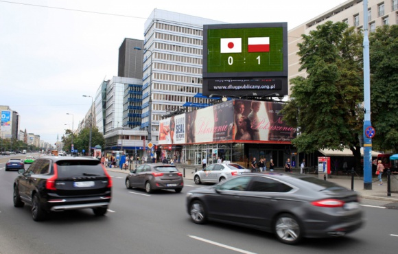 Mundial w wersji DOOH BIZNES, Media i PR - Mundial to jedna z najważniejszych i najbardziej wyczekiwanych przez kibiców piłki nożnej imprez. Odbiorcy mogli sprawdzać czas ich rozpoczęcia oraz wyniki polskiej reprezentacji również na cyfrowych ekranach LED w Warszawie.
