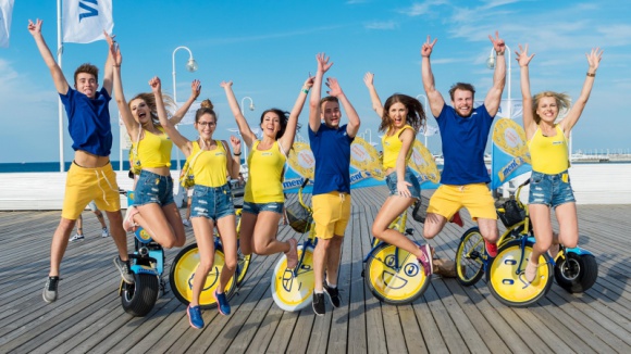 Mentos wyrusza w wakacyjne tournée po Polsce BIZNES, Media i PR - To główny punkt kampanii promocyjnej nowej edycji Mentos Say Hello, która odbędzie się w popularnych turystycznych miejscowościach. Akcja połączona z samplingiem będzie dodatkowo wspierana przez ekipy Radia Eska, które sprawdzą, jakie emocje towarzyszą Polakom w czasie wakacji.