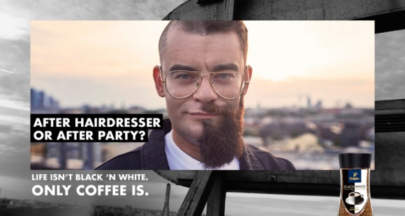 Nowa kampania Tchibo Black ’N White BIZNES, Media i PR - Ruszyła nowa kampania wizerunkowa Tchibo Black ’N White w social mediach oraz na VOD. Za koncept kreatywny i realizację spotów odpowiada agencja Plej ze wsparciem strategicznym Melting Pot oraz domem produkcyjnym SHOOTME.