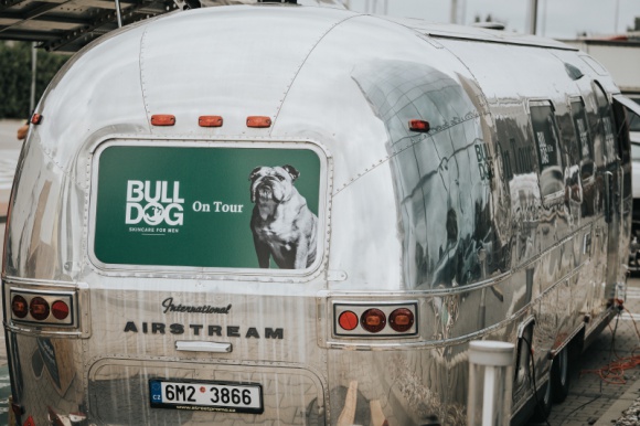 BULLDOG ON TOUR BIZNES, Media i PR - Kultowa przyczepa Bulldog On Tour w polskich miastach!