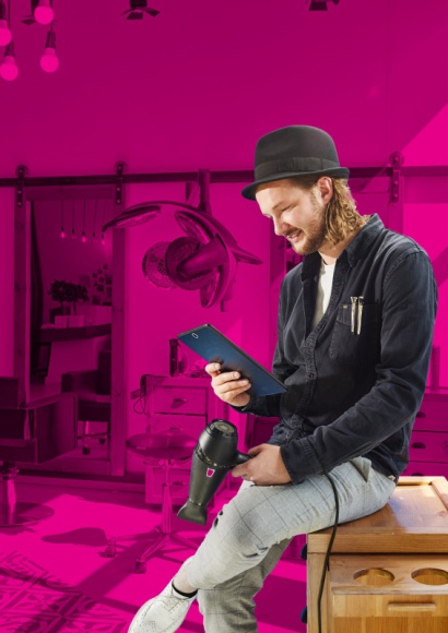 Piątym bohaterem kampanii T-Mobile został założyciel Hairmate BIZNES, Media i PR - W finalnej odsłonie kampanii T-Mobile mamy okazję poznać historię piątego przedsiębiorcy, który wystąpił w spocie operatora skierowanym do biznesu. Jest nim Tymoteusz Pięta, fryzjer gwiazd.