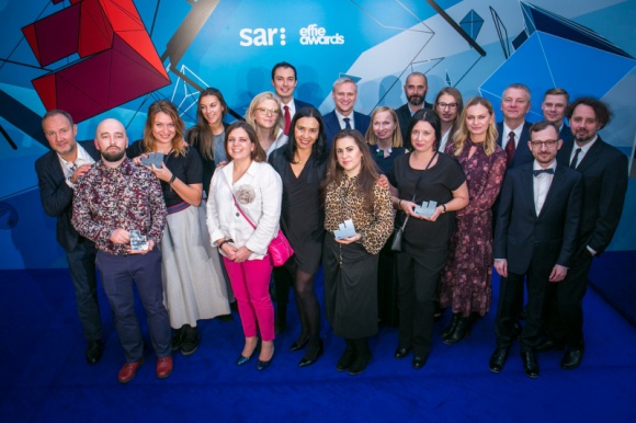 Nestlé Polska S. A. otrzymało Effie Awards za trzy kampanie marketingowe BIZNES, Media i PR - Po raz kolejny kampanie marketingowe marek należących do Nestlé Polska S. A. zostały wyróżnione w prestiżowym konkursie Effie Awards. Tym razem firma otrzymała nagrody dla marki Winiary: „Winiary, Tu się Gotuje” oraz „Sprawdzam”, a także „Innowacja Precious™ w kampanii Maggi”.