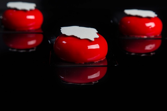 DESEO dla Biegu Niepodległości BIZNES, Media i PR - Z okazji tegorocznego Biegu Niepodległości, w cukierniach DESEO Patisserie & Chocolaterie uczestnicy otrzymają 25% zniżki na wszystkie produkty.
