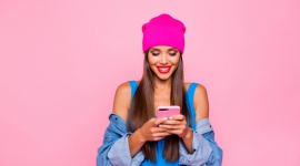 Influencer marketing – skuteczny sposób sprzedaży BIZNES, Media i PR - Stwierdzenie, że influencerzy rządzą internetem, nie podlega dziś dyskusji. Według agencji Newspoint już dla ponad 70% odbiorców treści tworzone przez blogerów są pierwszym źródłem informacji o produktach. Za dwa lata ten rynek może być warty nawet 10 miliardów dolarów.