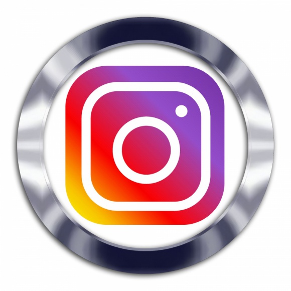 Jak wykorzystać Instagram Stories w komunikacji marki? BIZNES, Media i PR - Według danych Instagrama ze stycznia 2019 wynika, że każdego dnia korzysta z niego aż 500 mln użytkowników. Krótkie historie dostępne w serwisie przez dobę to już nie tylko forma komunikacji między znajomymi, ale coraz prężniej rozwijające się narzędzie marketingowe.