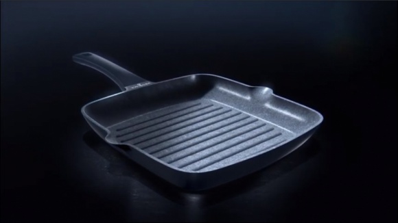 Marka Zwieger w nowej kampanii stawia na jakość i wzornictwo BIZNES, Media i PR - Od początku czerwca ruszyła nowa odsłona kampanii sponsoringowej marki Zwieger w telewizji TVN. Kreacje prezentują flagowe produkty marki: patelnię z linii White Stone, nóż z serii Forte oraz najnowszy zestaw garnków Obsidian.