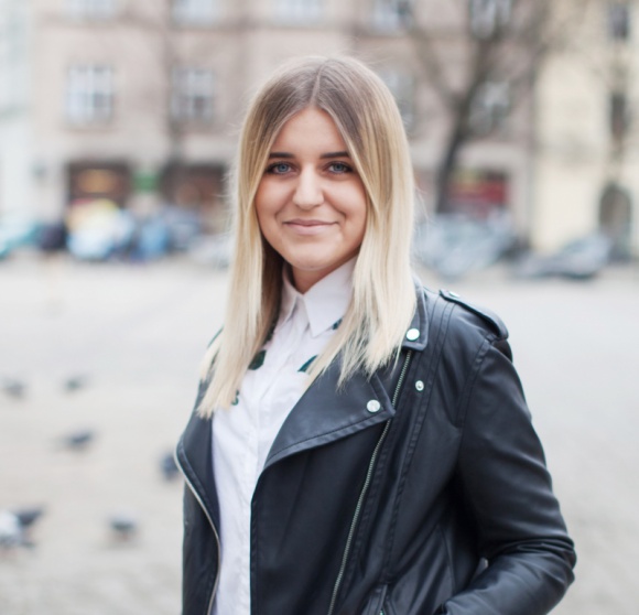 Mówić, kiedy świat cichnie, czyli o komunikacji w czasie pandemii BIZNES, Media i PR - Pandemia – słowo klucz, wskutek którego cały świat wstrzymuje oddech. Dla wielu firm to czas kryzysu – nie tylko ekonomicznego, ale też komunikacyjnego. Bo jak mówić, kiedy ciężko dobrać słowa? Dlaczego warto komunikować się w dobie pandemii?