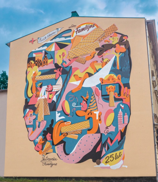 Wafelkowy mural na 25 urodziny Wafli Familijnych BIZNES, Media i PR - W Bydgoszczy - mieście, w którym dokładnie 25 lat temu powstały Wafle Familijne pojawił się jubileuszowy mural. W ten sposób marka najbardziej rodzinnych wafli w Polsce świętuje urodziny, podkreślając jednocześnie swoje regionalne pochodzenie.