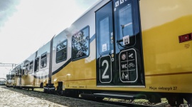 Wiosenna korekta rozkładu jazdy w Kolejach Dolnośląskich Transport, BIZNES - Wchodzi w życie sezonowa korekta kolejowego rozkładu jazdy. Zmiany obejmą również połączenia Kolei Dolnośląskich. Na tory wyjedzie 18 nowych pociągów, w tym na popularnych, turystycznych trasach do Trutnova czy Adrspachu.