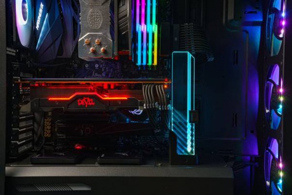 Cooler Master: efektowny wspornik dla kart MasterAccessory ARGB GPU Support Brac IT i technologie, BIZNES - Topowe karty graficzne często imponują nie tylko osiągami, ale i gabarytami. Duże układy chłodzenia zapewniają optymalne temperatury, ale i swoje ważą. Dla osób, które borykają się z ciężkimi konstrukcjami firma Cooler Master przygotowała wspornik GPU
