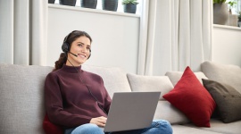 Jabra wprowadza do oferty zestaw słuchawkowy Evolve2 30 do produktywnej pracy IT i technologie, BIZNES - Jabra wprowadza do oferty lekki, przenośny, niedrogi i komfortowy zestaw słuchawkowy Evolve2 30 do produktywnej pracy