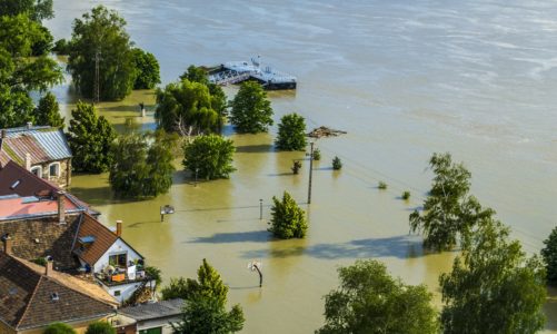 powodz-badanie Niszczycielskie powodzie zbierają coraz większe żniwo. Czy jesteśmy w stanie przygotować się na nadchodzące zagrożenie?